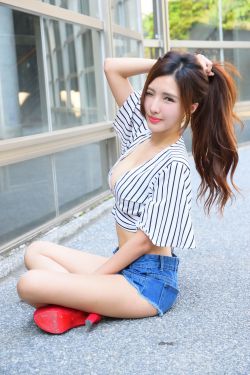 抱起美女大乳狂揉